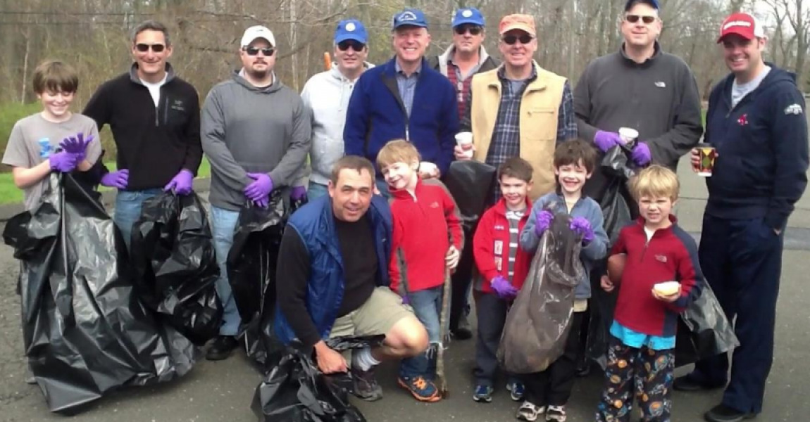 group photo of participants of the New Canaan Annual Clean-Your-Mile Campaign